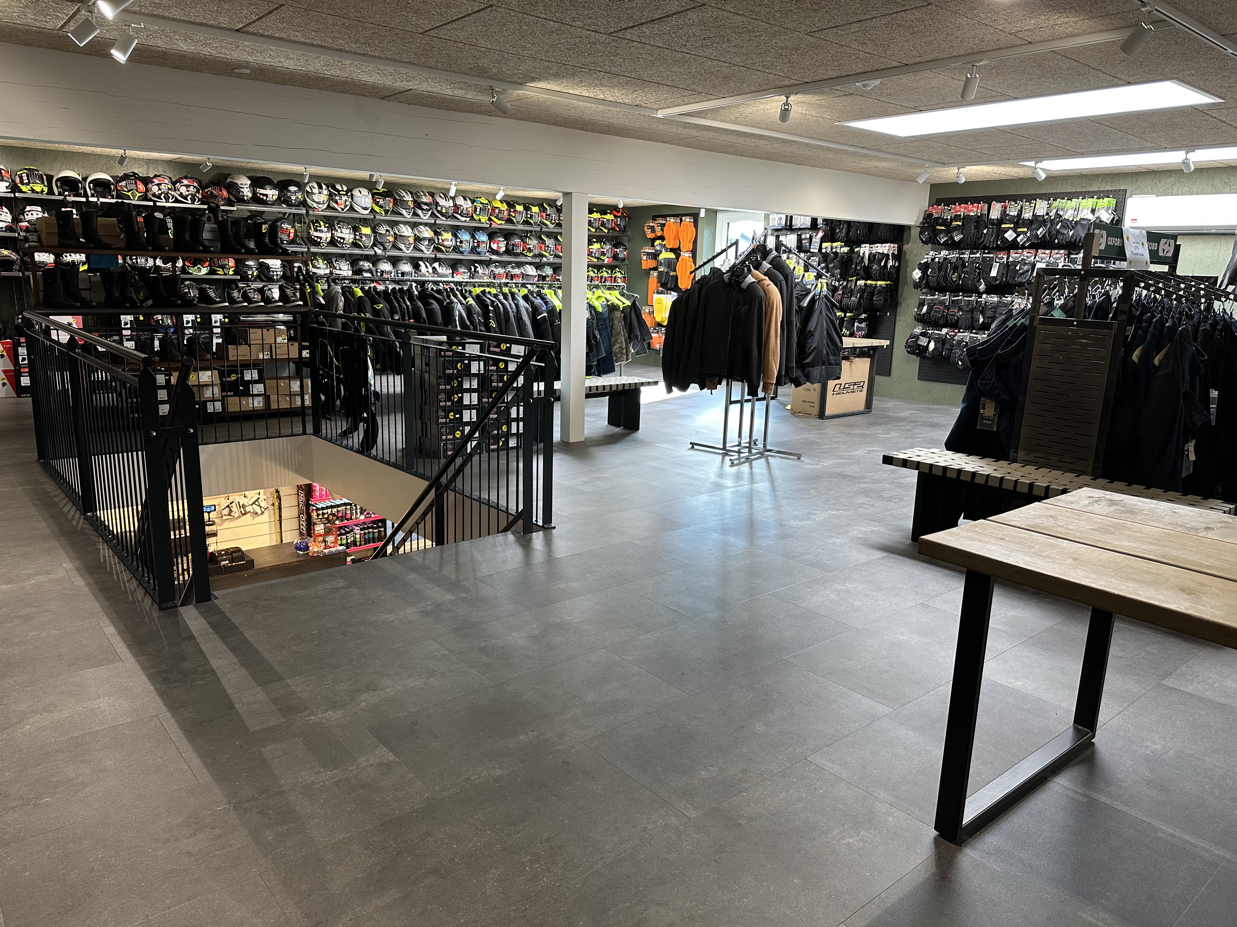 1Sal er der bla. OUTLET afd. samt meget andet!